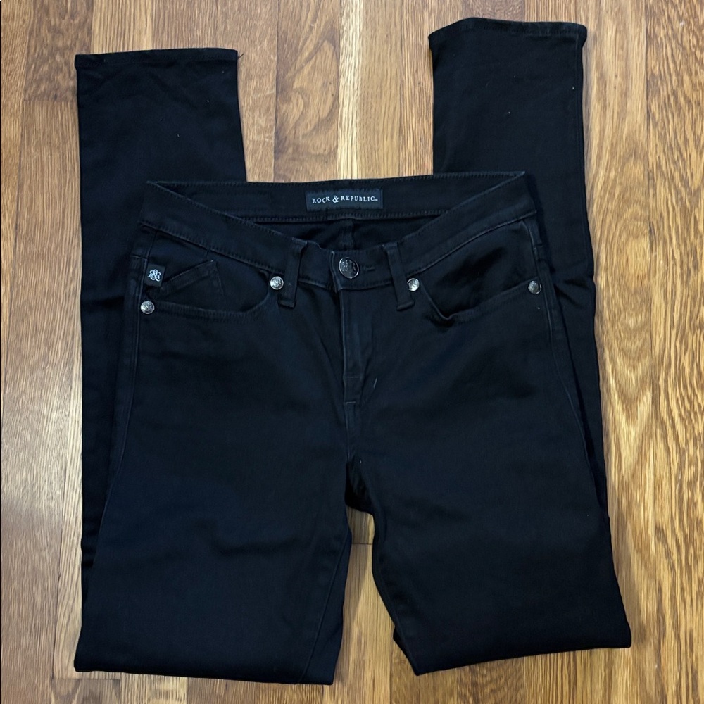 Rock & Republic Midnight Black Jeans like new with knee cuts